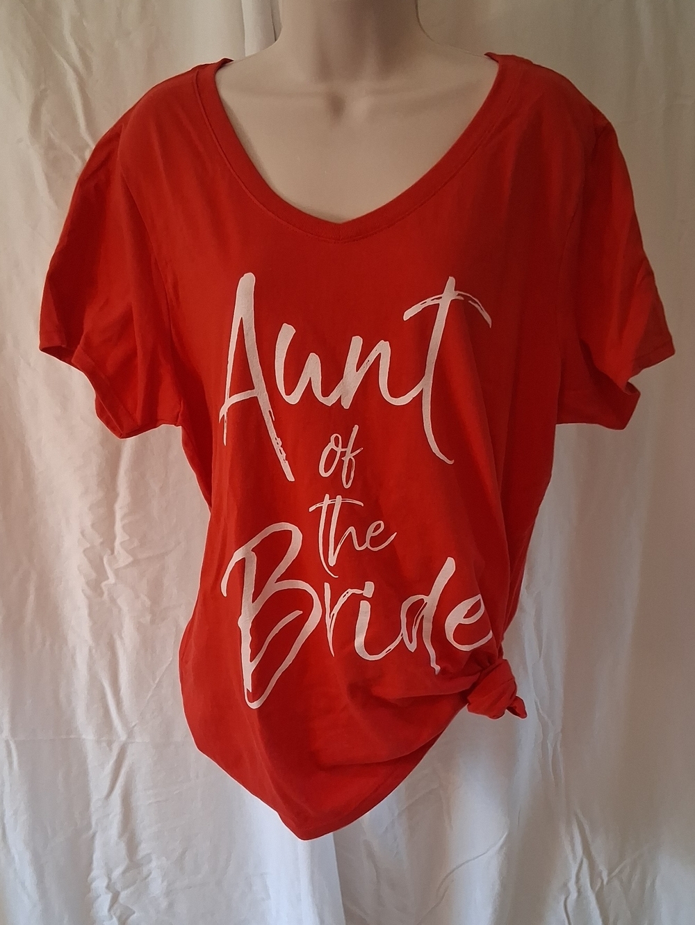 Amazon Red "Aunt of the Bride" Short Sleeve Tee  BNWOT